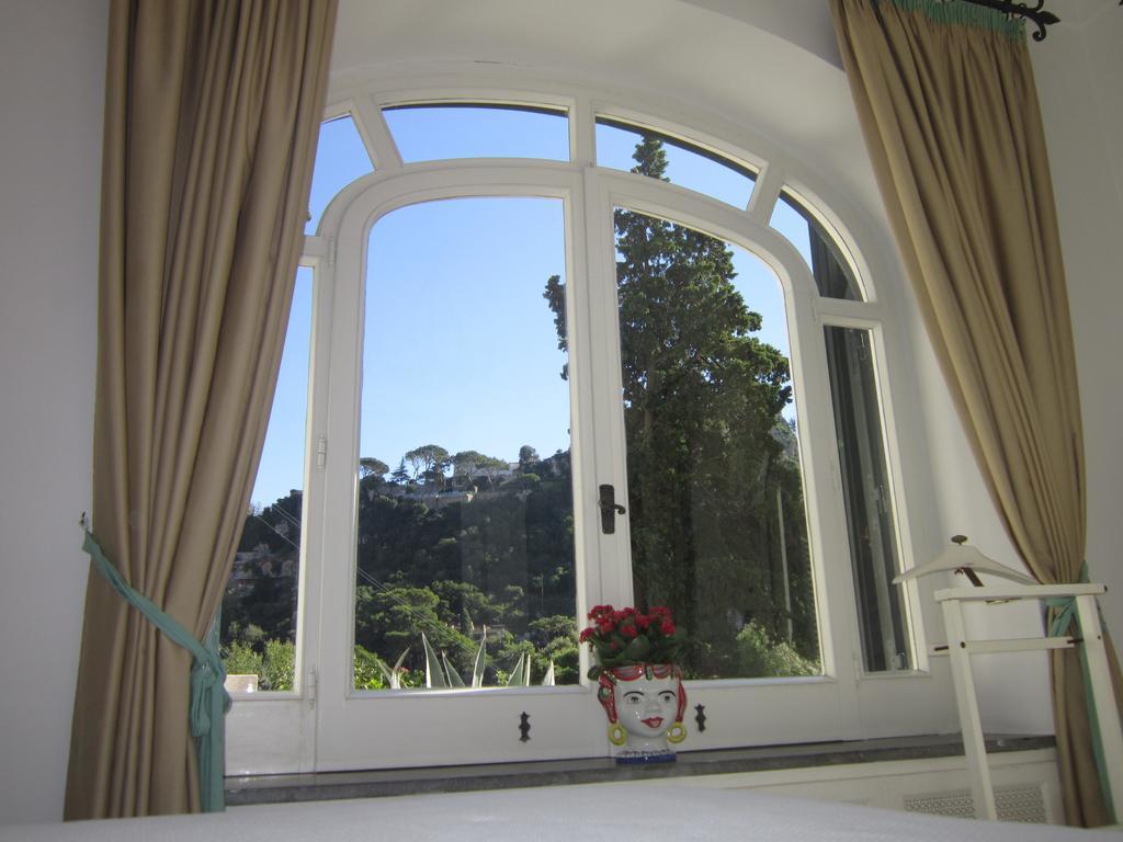 Casa Del Solitario Capri Room photo